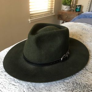 Olive & Pique wool felt hat with buckle band